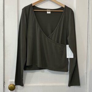 NWT  Athleta Womens Olive Green Fast Track with Ease Rib Reversible Wrap Top, XL